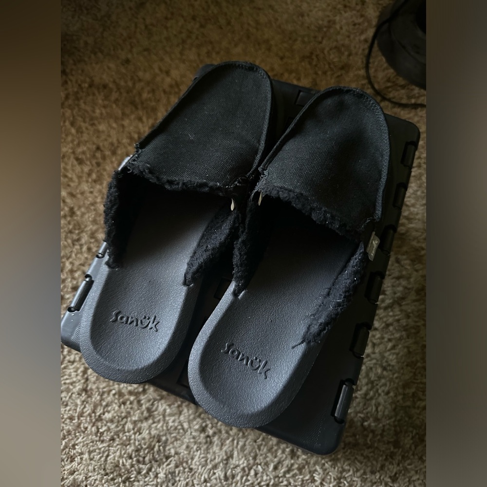 Women’s Sanuk Slides. Size 8.
